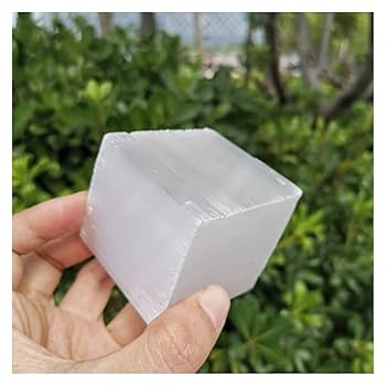 天然石高品質高透明‼️水晶　手彫り　白菜の形に彫刻した物　白水晶 天然石高品質高透明‼️水晶手彫り白菜の形に彫刻した物白水晶